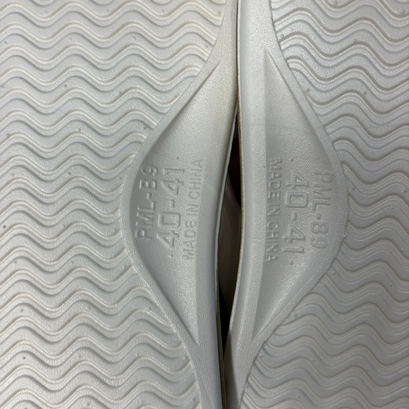 Women's White and Gold Flip Flops - Picture 5 of 5